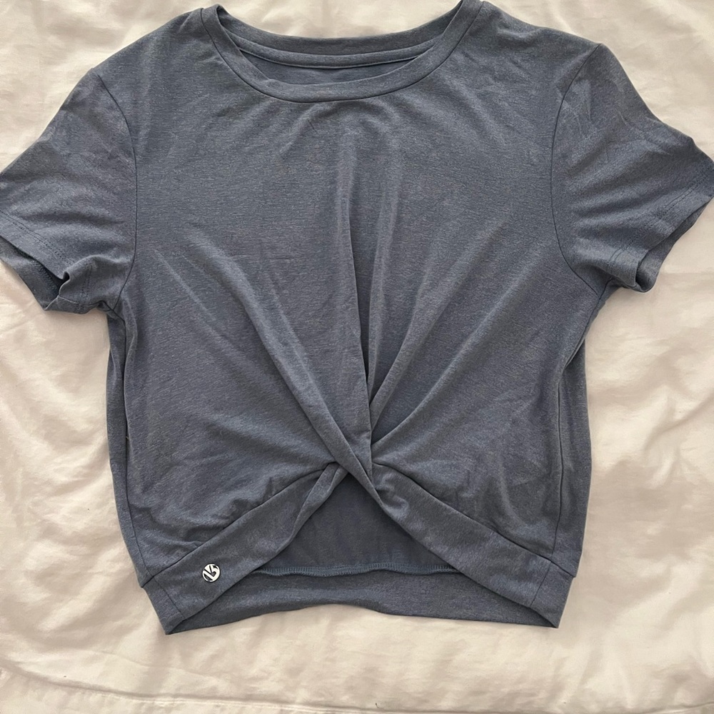 BUFF BUNNY Blue Twist front crop